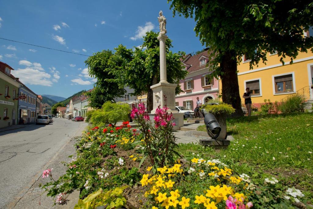 Gaestehaus Landgraf Uebelbach Exterior photo